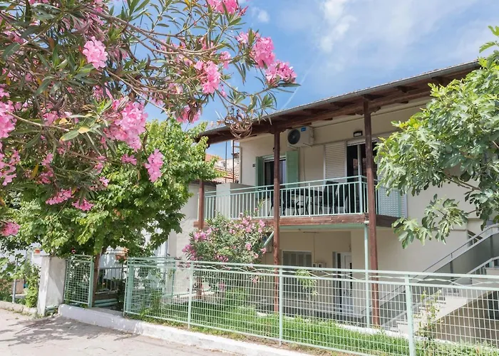 Nikols House Apartamento *